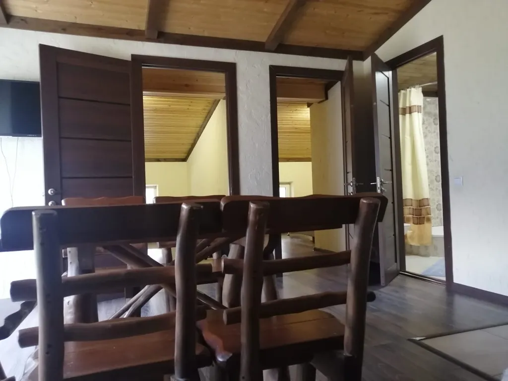 Уютная квартира на мансардном этаже с видом на горнолыжный склон, лес