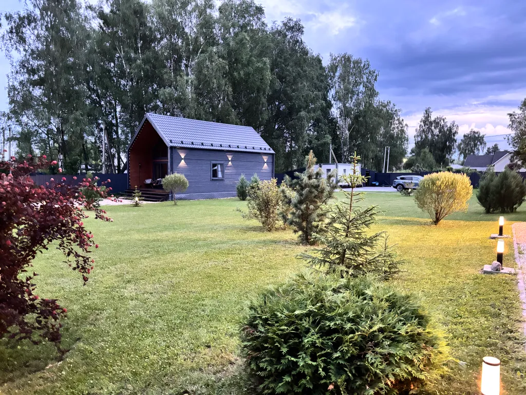 Уютный домик у леса с камином и панорамными окнами