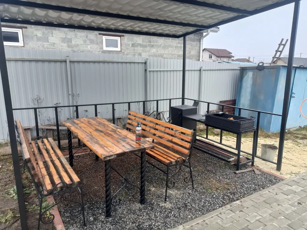 Трёхкомнатный новый коттедж в черте города с бассейном