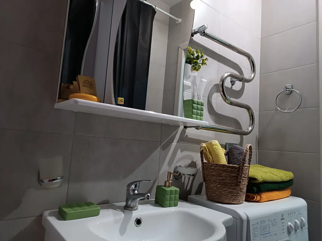 Великолепная студия с интересным дизайном в стиле французского кафе