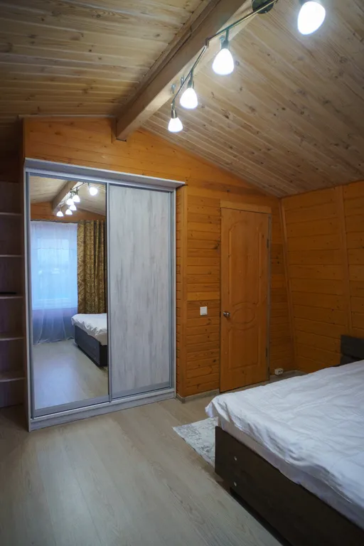 Дом рядом с городом