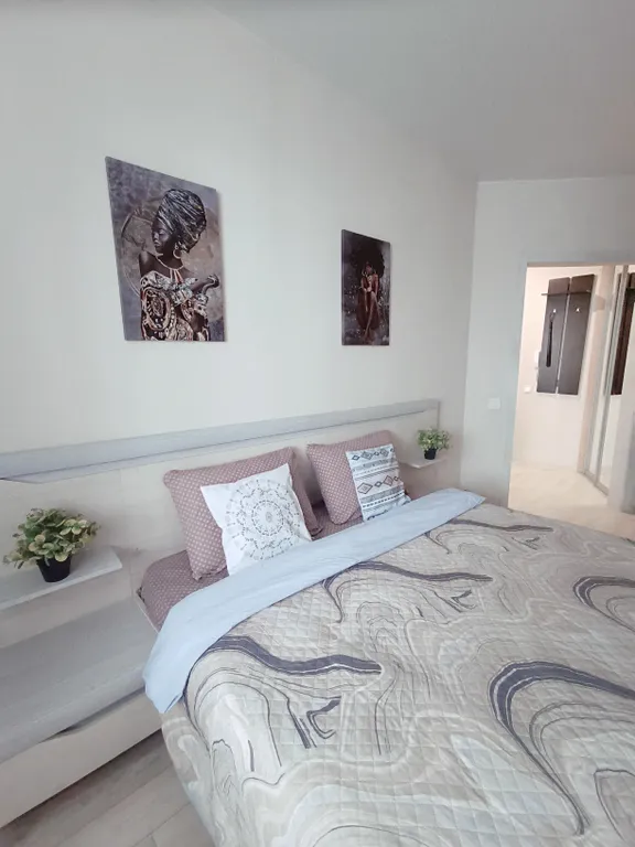 Современная квартира с огромной лоджией в новом доме