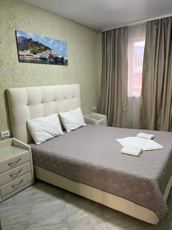 3-комнатные апартаменты с кухней на черном море