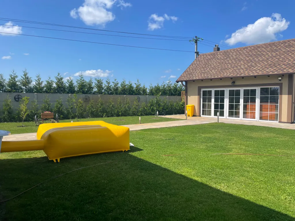 Загородный дом с баней и бассейном