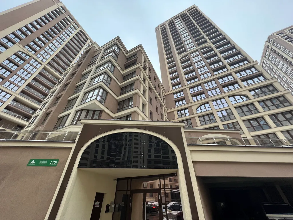 Потрясающий вид с 21 этажа в новой дизайнерской квартире в центре