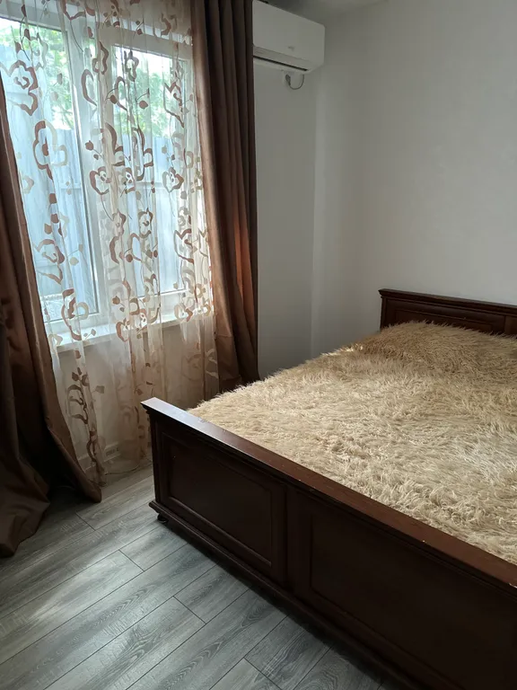 Уютный новый дом в центре города с бассейном