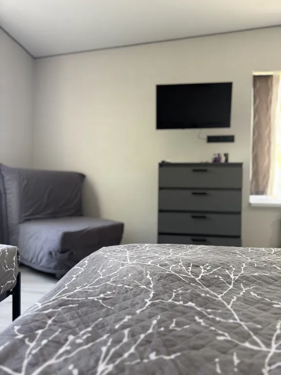 Смарт-студия в монохромных тонах