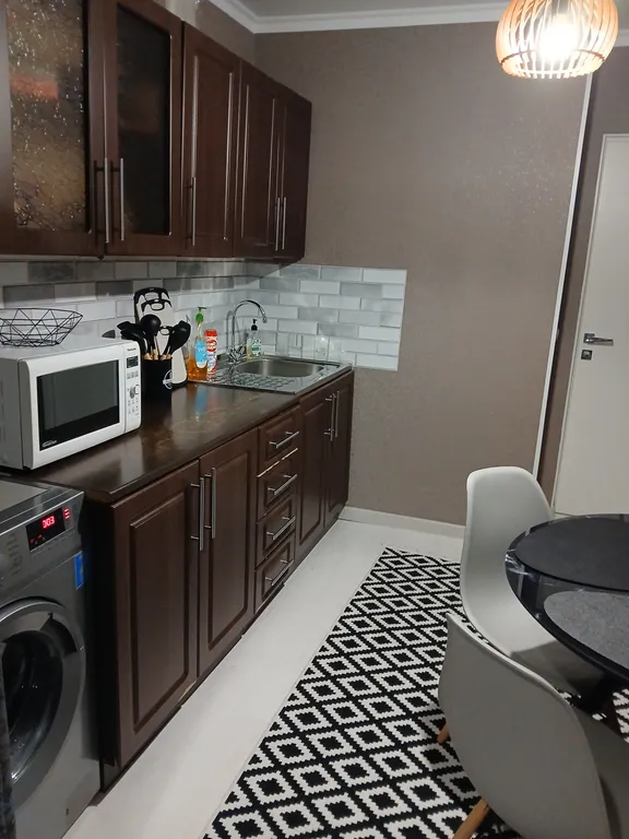 "Квартира в центре города с видом на горы"