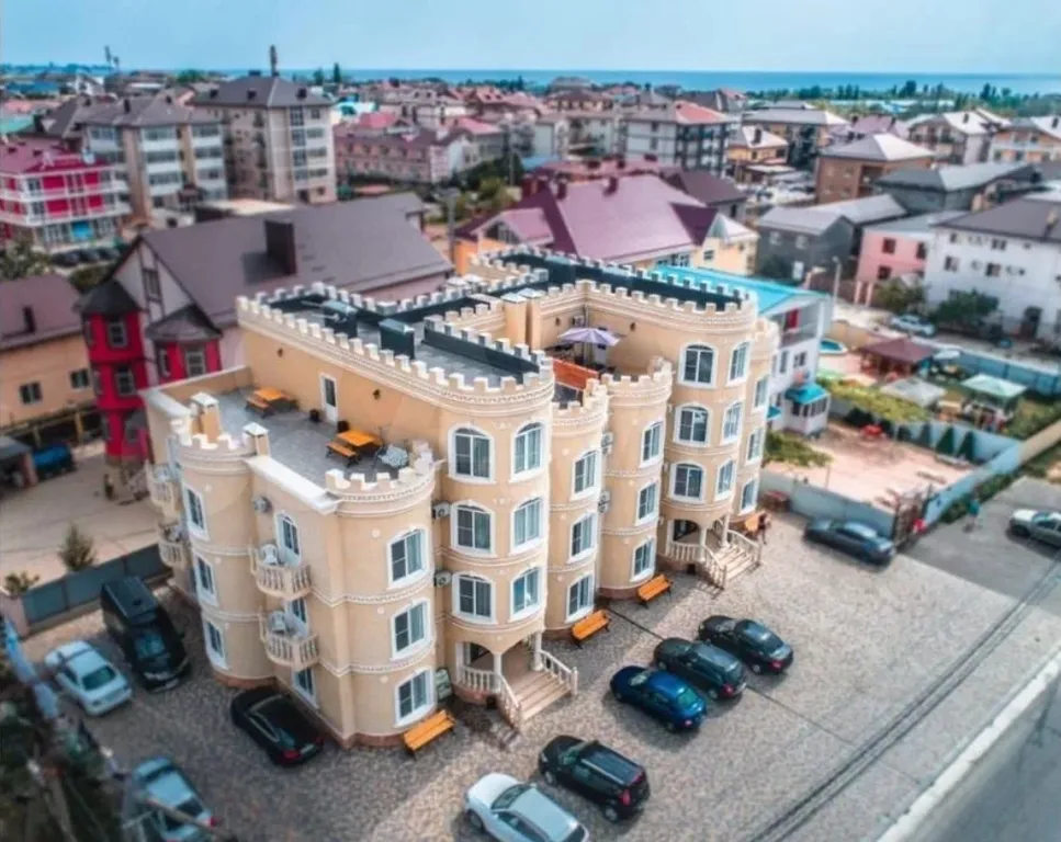 Номер люкс со своей террасой в замке у моря