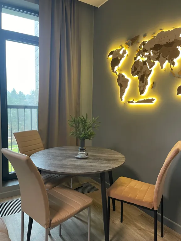 На Охте, с видом на лес и реку, рядом с Охта Парком