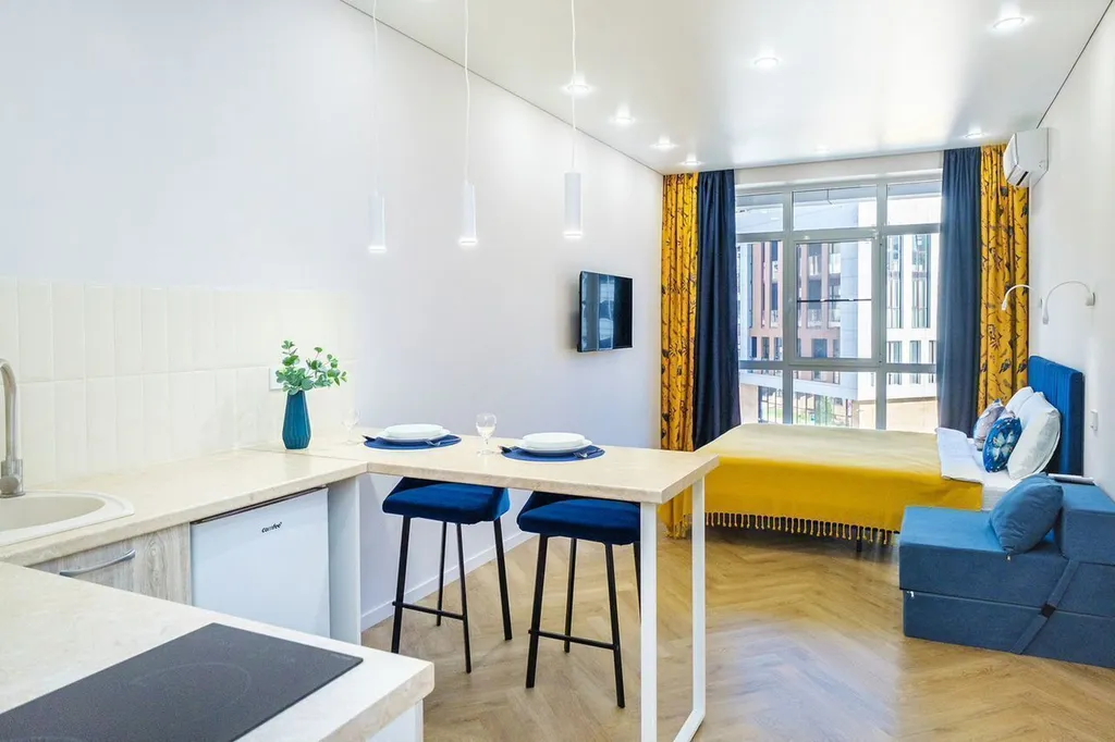 Дизайнерская светлая студия для 3 человек