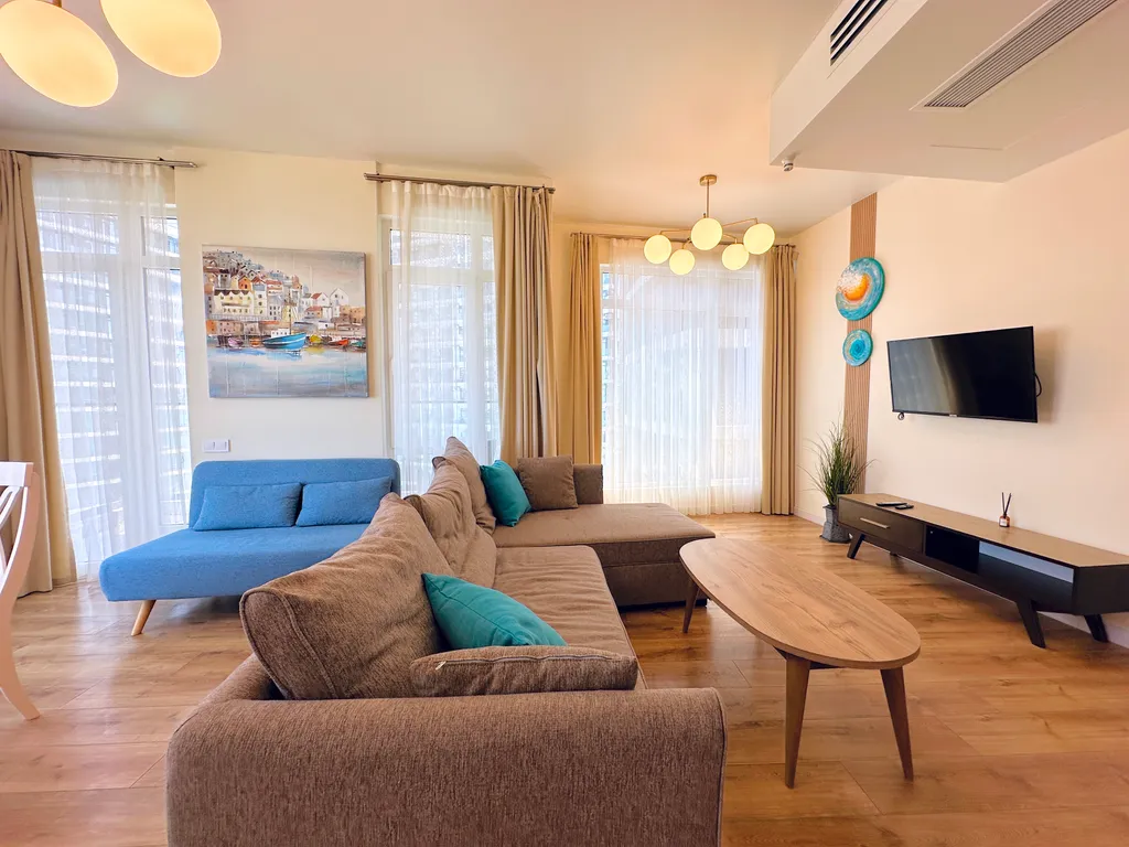 Апартаменты с видом на бассейн и море, ЖК White Sails