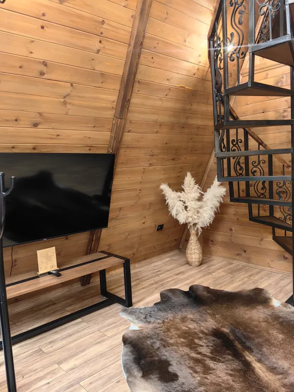 Уютный дом в сосновом бору с видом на горы