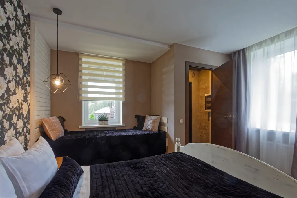 Студия в доме у озера