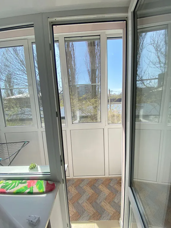 Жд Вокзал 1 минута, парк 3 минуты, аэропорт 15 минут