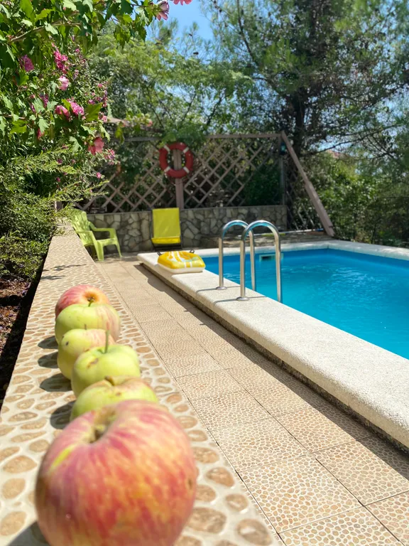 Апартаменты люкс с сауной, беседкой и бассейном