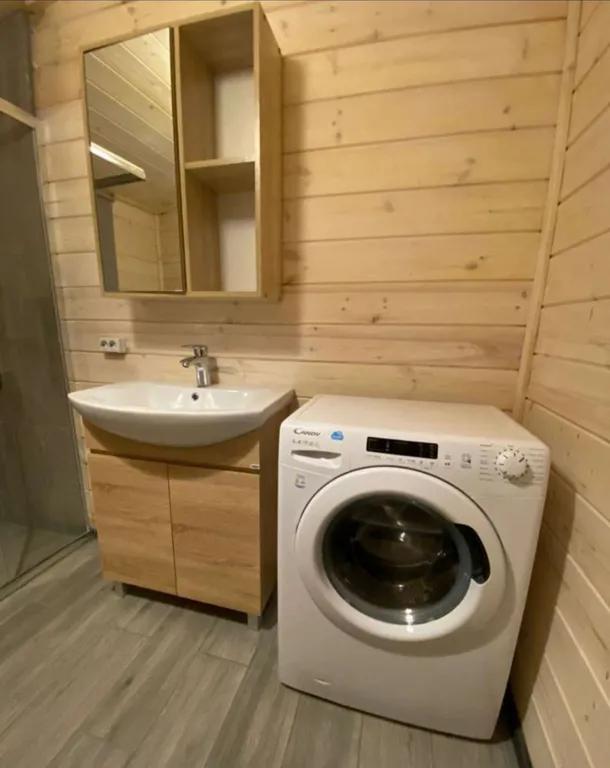 Домик у озера