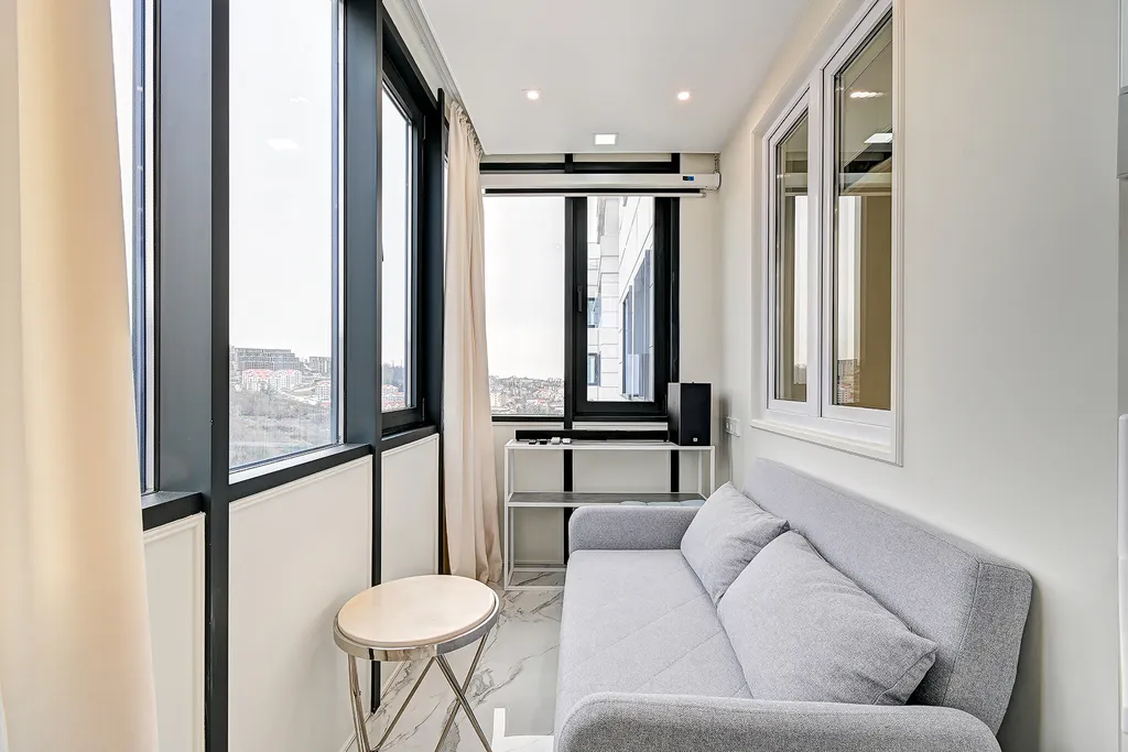 Квартира Квартира Двухкомнатная с 2 санузлами, проектором на балконе, бассейном на территории — Адлер