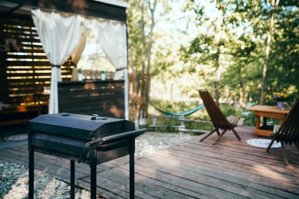 Уютный домик в лесу с террасой и беседкой