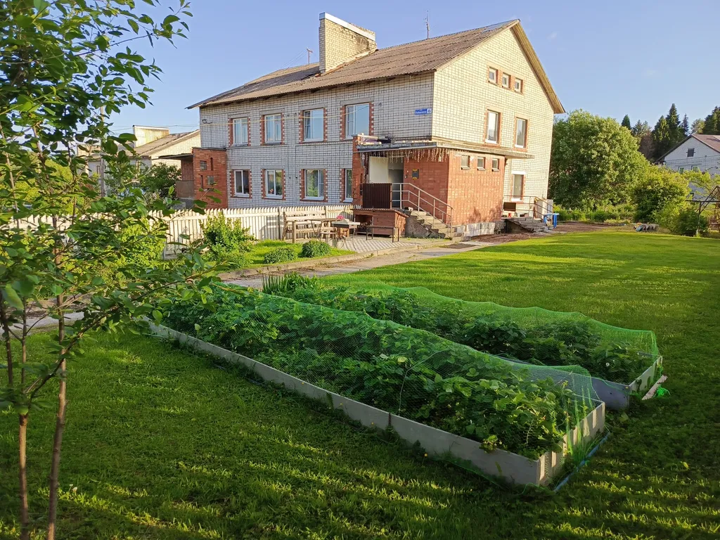 Просторная 3-комнатная квартира с отдельным входом и зоной отдыха во дворе