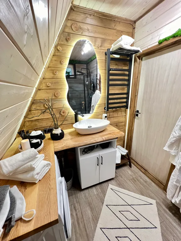 Уютный домик у леса