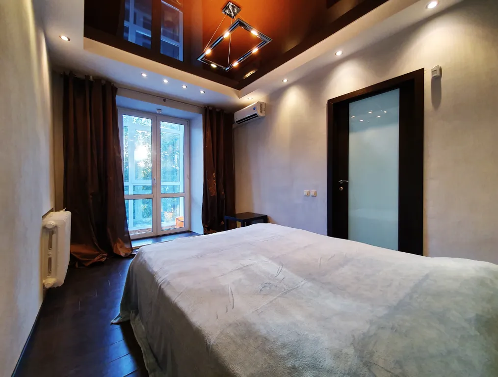 Двухкомнатная студия. Идеальная локация. Парковка во дворе.