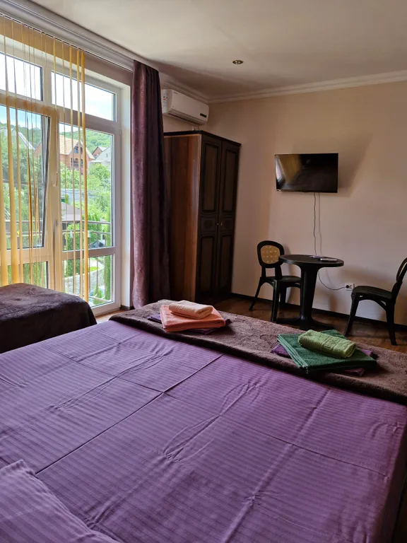 Семейная комната, с балкона вид на горы, с личным внешним санузлом