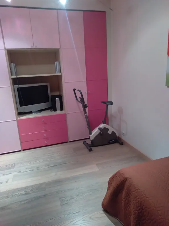 Прекрасная, уютная комната в кирпичной сталинке