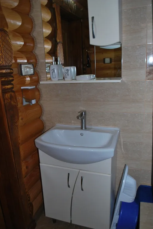 Деревянный сруб на Западном побережье Крыма