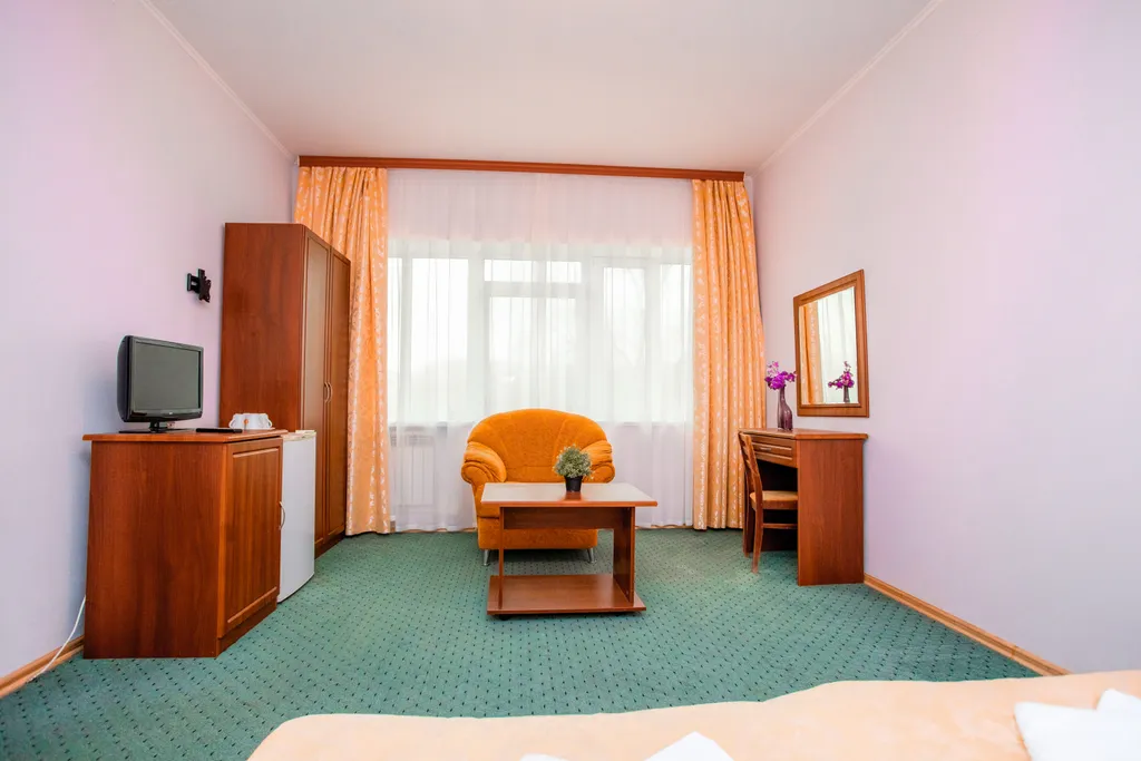 Номер на первой линии у моря из двух комнат с балконами