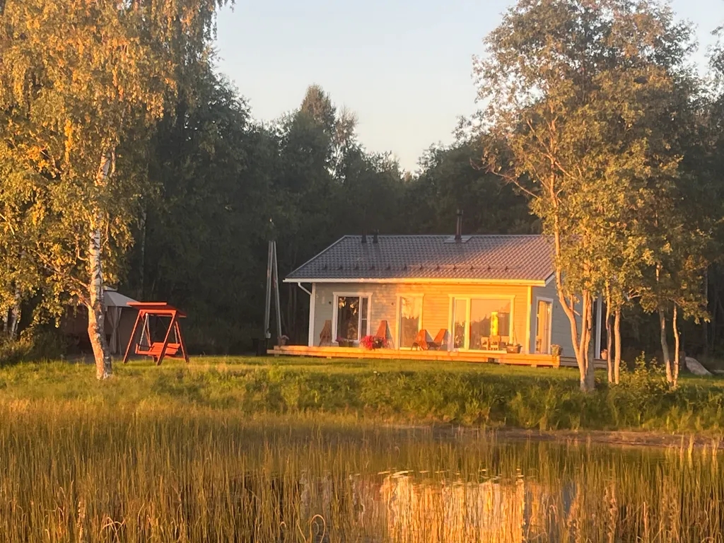 Коттедж Домик в Карелии на берегу озера — аренда посуточно в Кончезеро