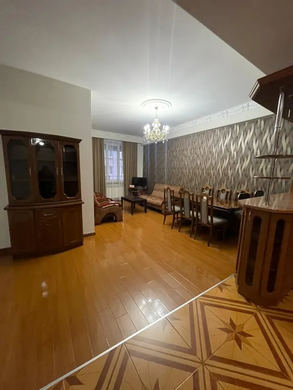 На северном проспекте в самом центре Еревана