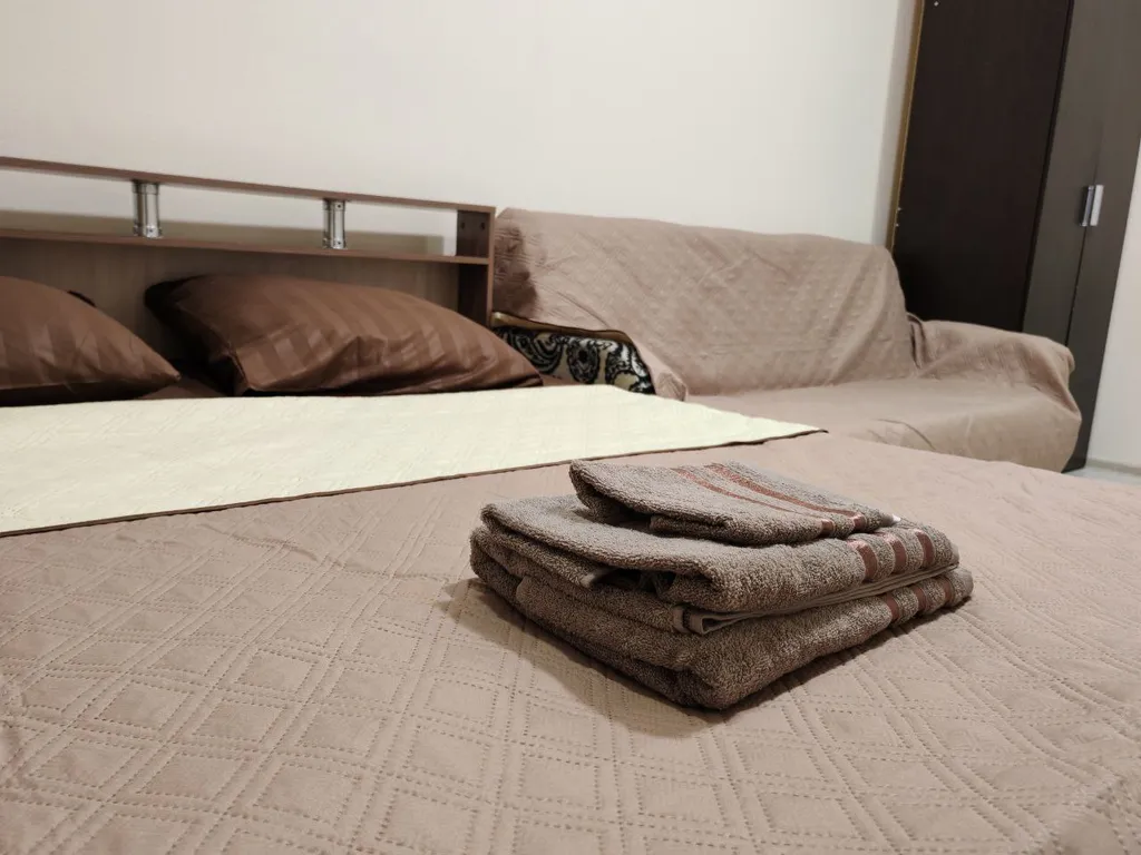 Светлая квартира с большими окнами и высокими потолками