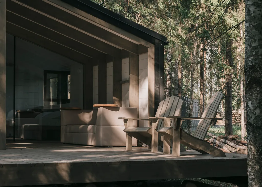 Загородный дом с террасой, баней и видом на лес