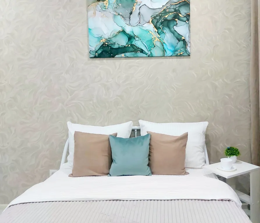 Светлая студия близко к центру