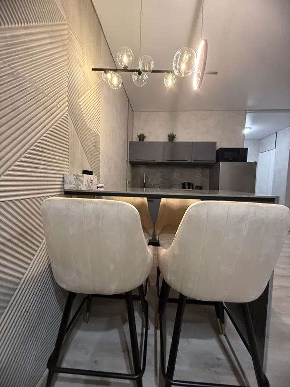 Зеркальный дом на воде