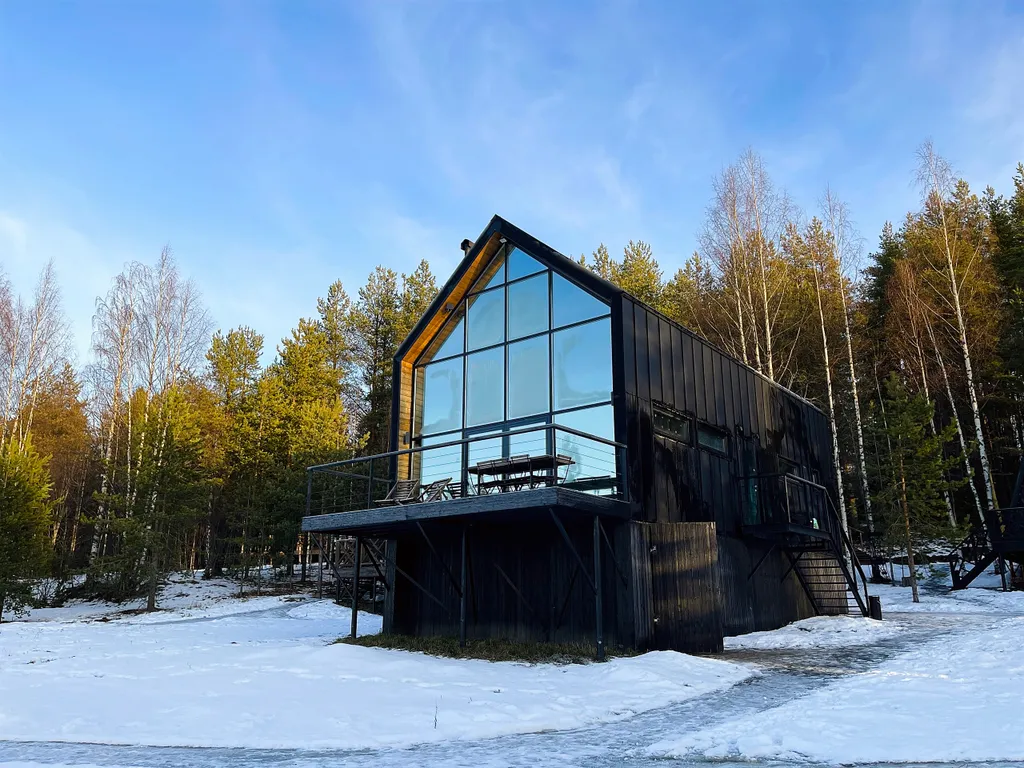 Большой загородный дом