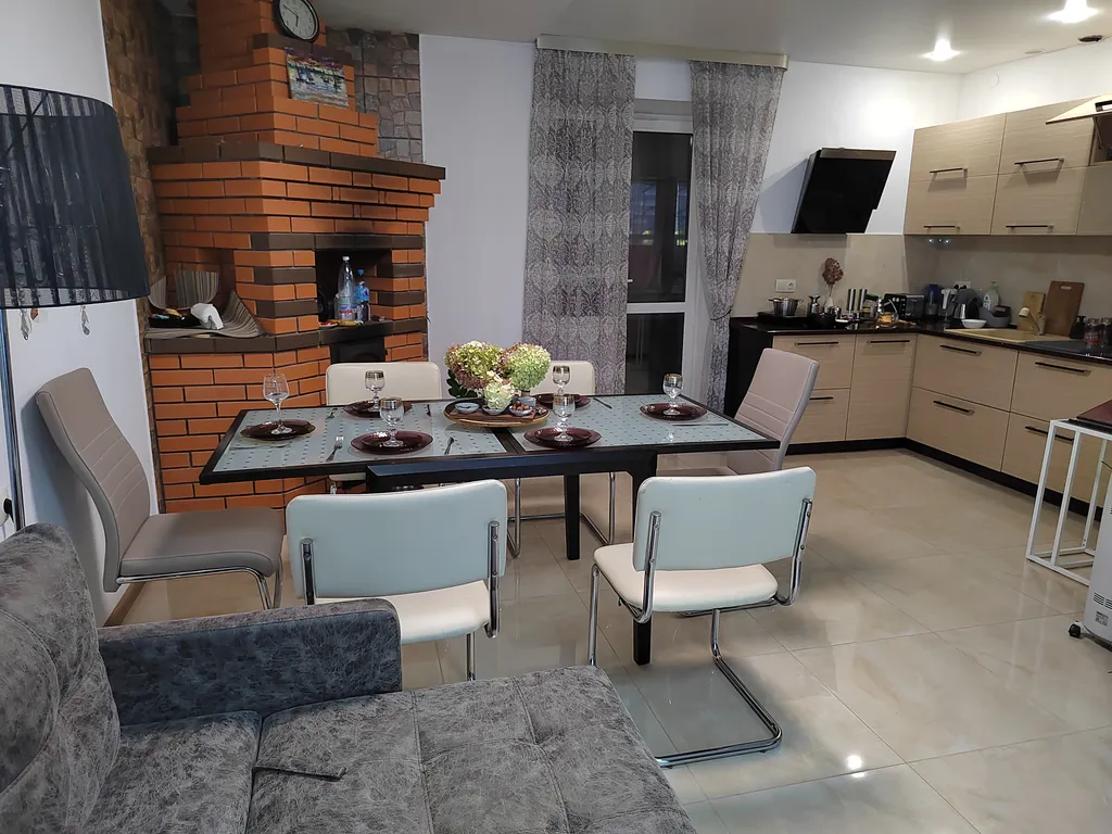 Дом в лесу у залива