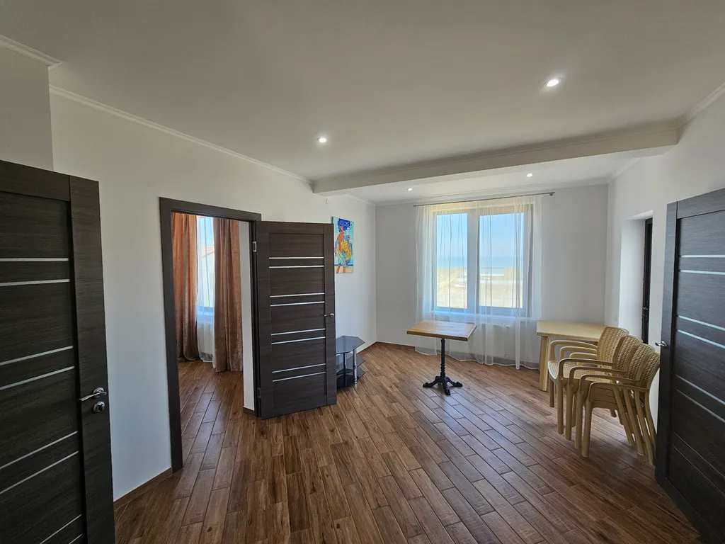 Коттедж Вилла с видом на море на 7-11 персон — Новоотрадное