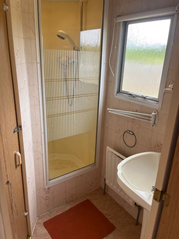 Комфортабельный дом на колесах Festival Super на берегу озера