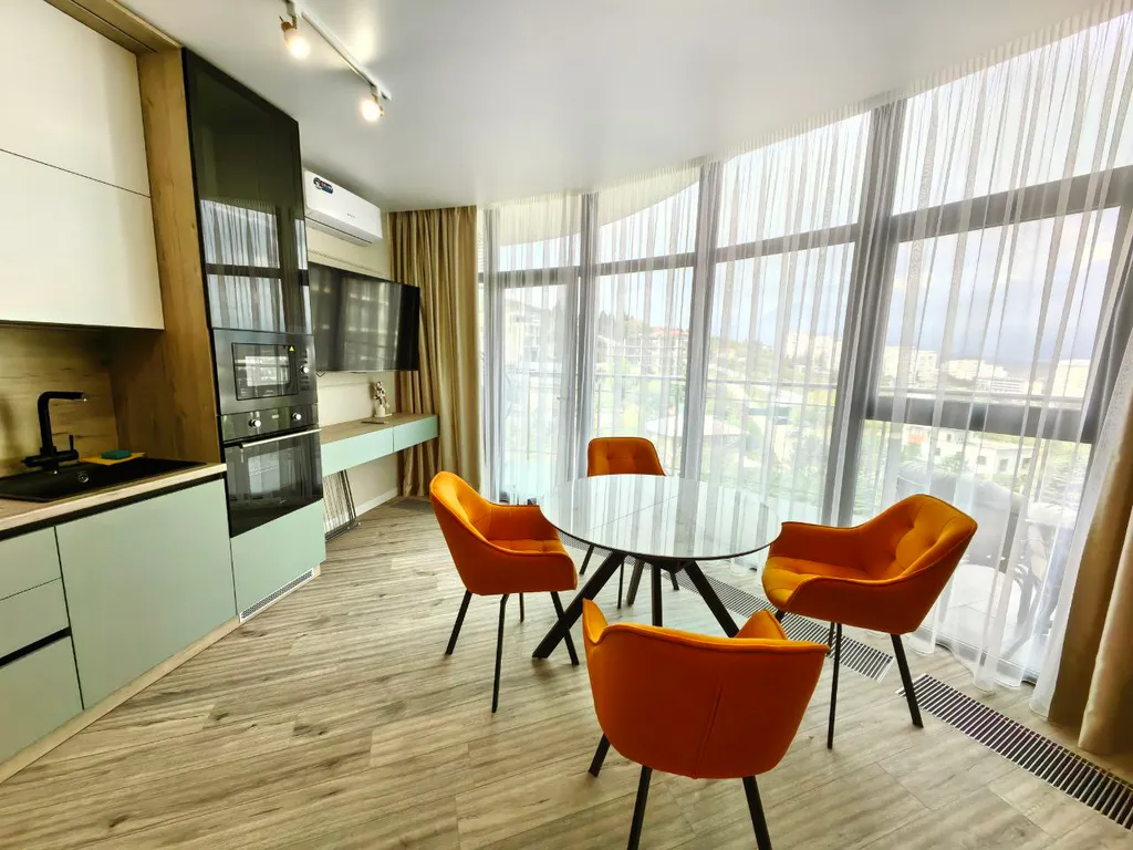 Дизайнерские апартаменты с видом на горы и море