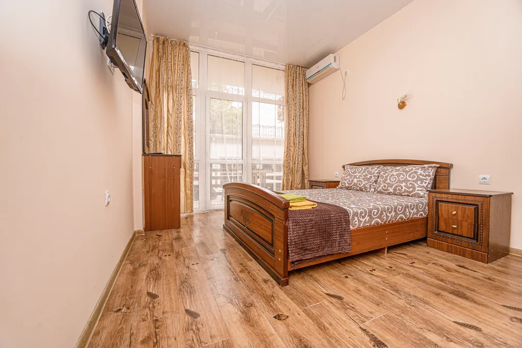 Двухместный номер с двуспальной кроватью и балконом