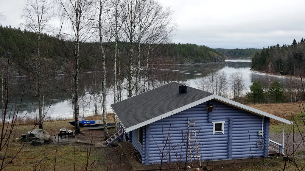 Фиалковый дом на Ладоге