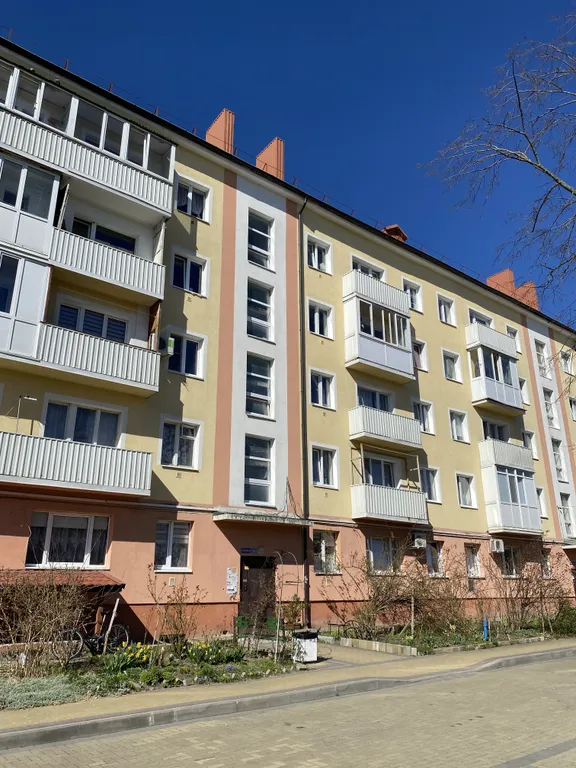 Светлая квартира на 1 этаже близко к морю