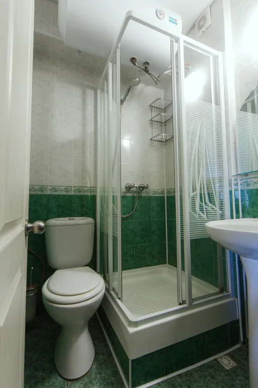 Уютная комната с балконом у моря