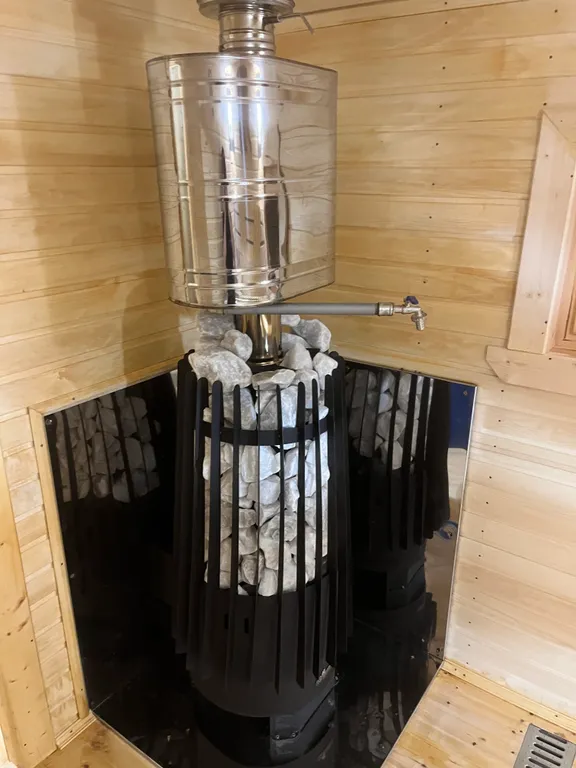 Дом в окружении заповедного леса у подножия горы Варамяки