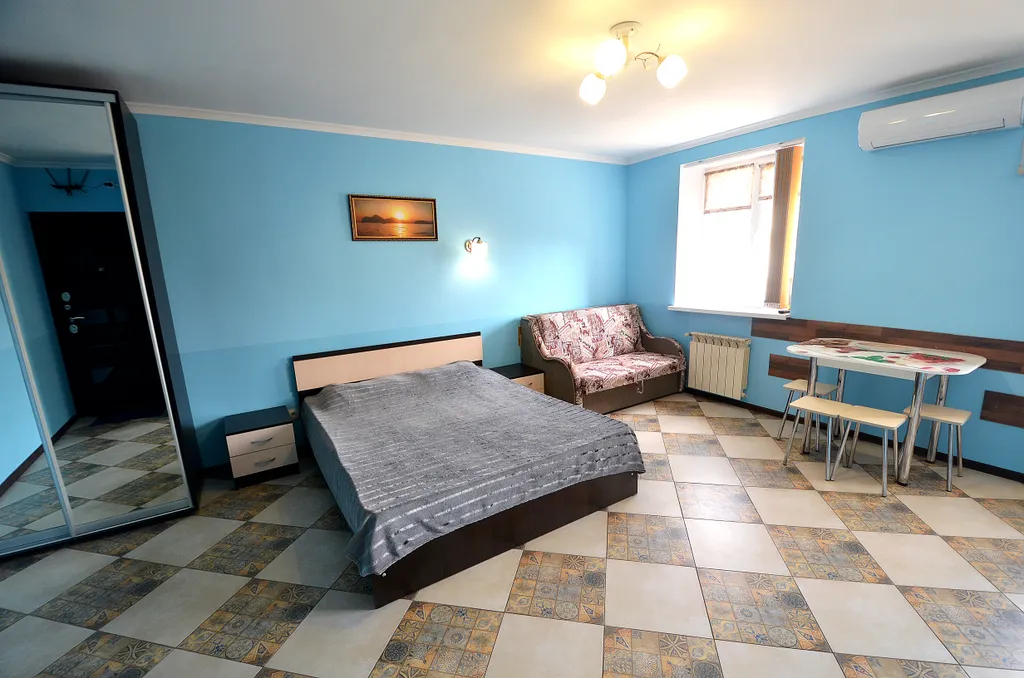 Квартира-студия голубая