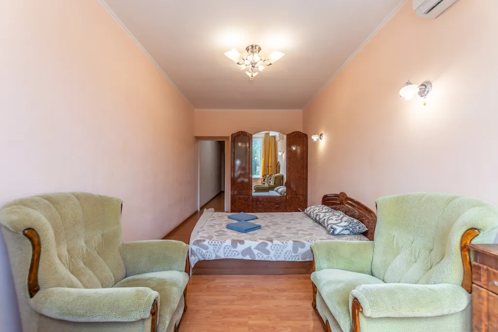 2х комнатные апартаменты в 200 метрах от моря в центое Алушты