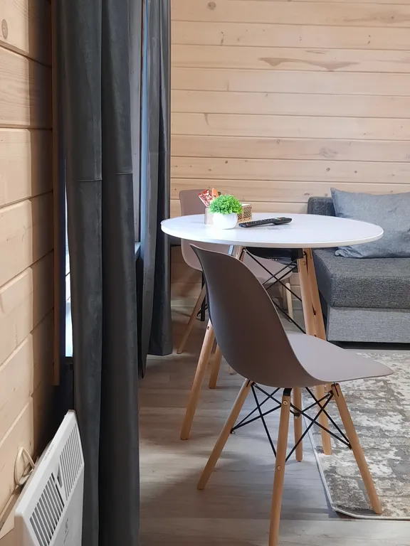 Уютный четырёхместный Домик де-люкс с отдельными кроватями