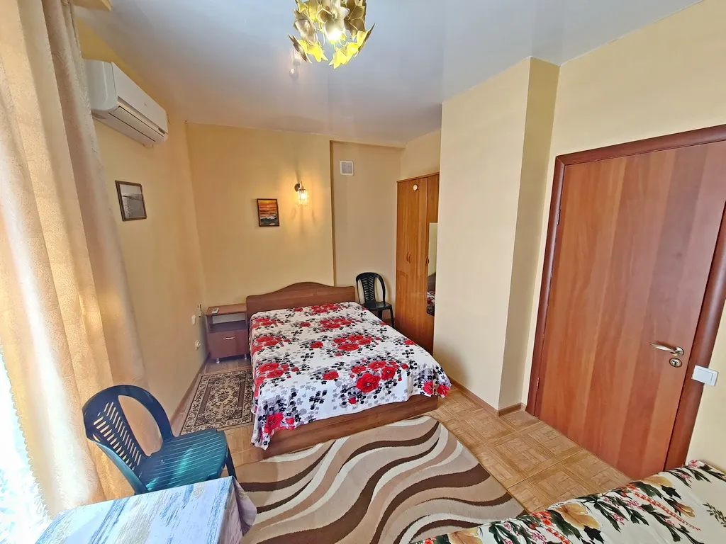 Номера на Пляже, квартира - студия с кухней 150/1, до берега 40 метров — аренда посуточно в Ейск